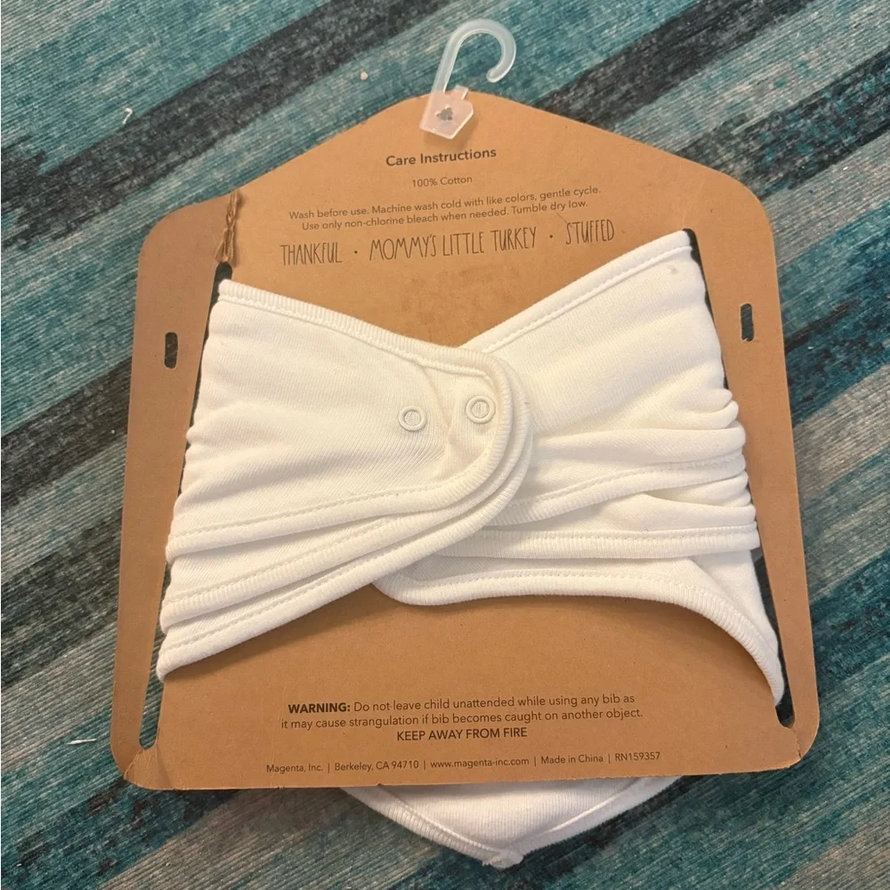 NWT set of 3 Rae Dunn Thanksgiving themed baby bibs with sayings